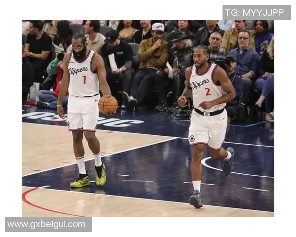 篮球明星膜的魅力与影响力探讨：从场上表现到场外生活的全方位分析